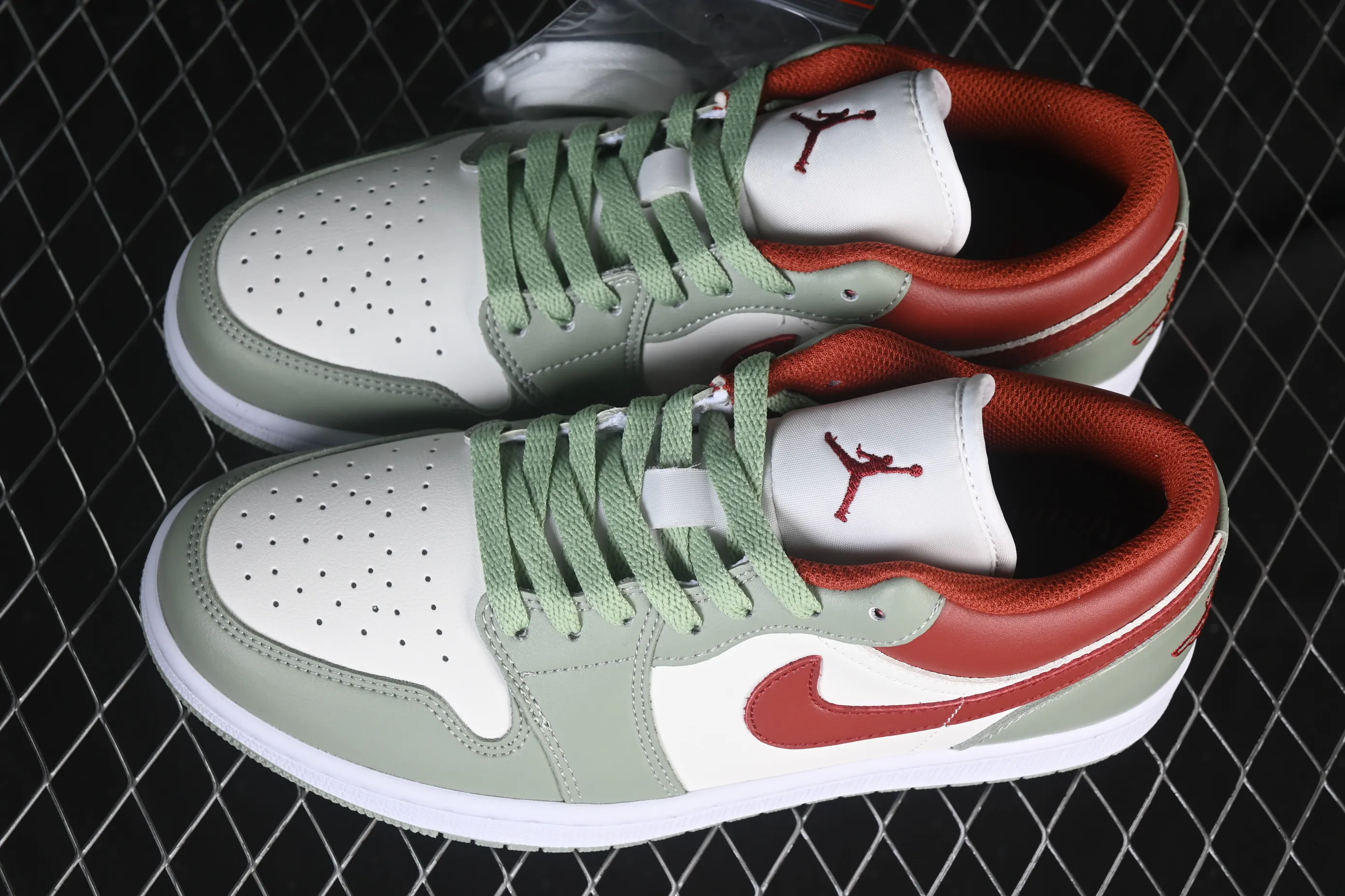 All categories Air Jordan Jordan series basketball shoes Air Jordan 1 Low Air Jordan 1 Low AJ1 Joe 1 white green red low-top cultural casual sneakers 553558-133